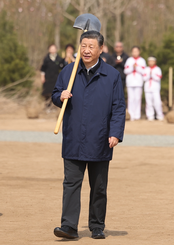 2024年4月3日，習(xí)近平總書記來到北京市通州區(qū)潞城鎮(zhèn)參加首都義務(wù)植樹活動。